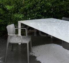 Стул с подлокотниками LP features фабрика Kristalia