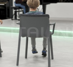 Стул с подлокотниками LP padded фабрика Kristalia