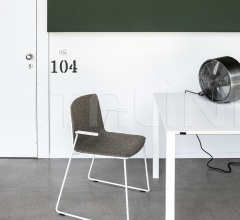 Стул с подлокотниками Rama Slide Base фабрика Kristalia