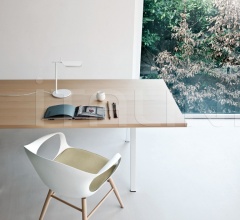 Стул Elephant Wood Base фабрика Kristalia