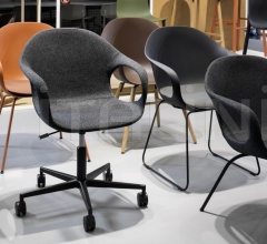 Кресло Elephant Trestle фабрика Kristalia