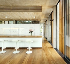 Барный стул BCN Disc Base фабрика Kristalia