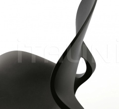 Стул Pikaia slide base фабрика Kristalia