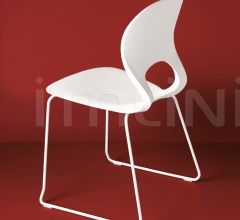 Стул Pikaia slide base фабрика Kristalia