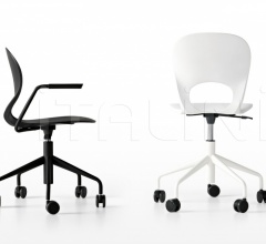 Кресло Pikaia with Castors фабрика Kristalia