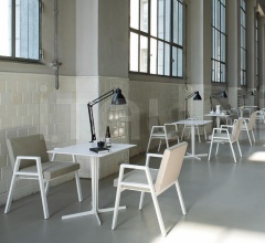 Стул с подлокотниками Babela Стул с подлокотниками Babela фабрика Tacchini