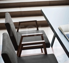 Стул с подлокотниками Babela Стул с подлокотниками Babela фабрика Tacchini