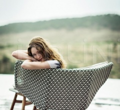 Кресло Mbrace Lounge chair фабрика Dedon