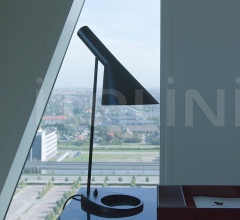 Настольная лампа AJ Настольная лампа AJ фабрика Louis Poulsen