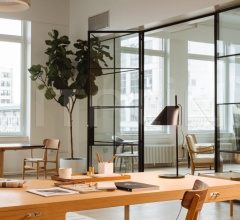 Настольная лампа Yuh Настольная лампа Yuh фабрика Louis Poulsen