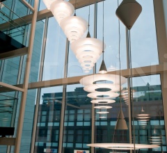 Подвесной светильник Enigma 825 фабрика Louis Poulsen