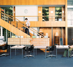 Кресло Eames Plastic Armchair PACC Кресло Eames Plastic Armchair PACC фабрика Vitra