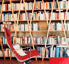 Кресло Aluminium Chair EA 124/125 Кресло Aluminium Chair EA 124/125 фабрика Vitra