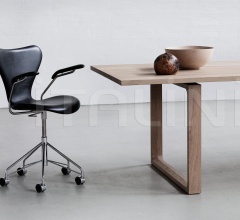 Кресло SERIES 7™ фабрика Fritz Hansen