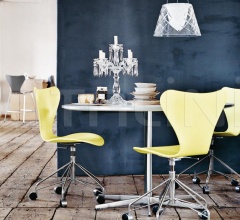 Кресло SERIES 7™ фабрика Fritz Hansen
