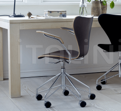 Кресло SERIES 7™ фабрика Fritz Hansen