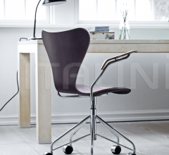 Кресло SERIES 7™ фабрика Fritz Hansen