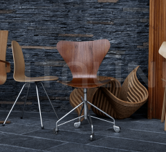 Кресло SERIES 7™ фабрика Fritz Hansen