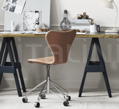 Кресло SERIES 7™ фабрика Fritz Hansen