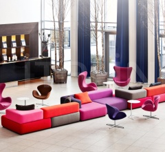 Столик LITTLE FRIEND™ Столик LITTLE FRIEND™ фабрика Fritz Hansen