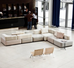 Столик LITTLE FRIEND™ Столик LITTLE FRIEND™ фабрика Fritz Hansen
