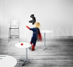Столик LITTLE FRIEND™ Столик LITTLE FRIEND™ фабрика Fritz Hansen