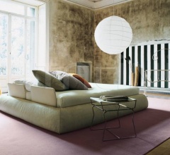 Столик Pyllon фабрика B&B Italia