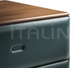 Тумбочка Moondance Тумбочка Moondance фабрика Poltrona Frau