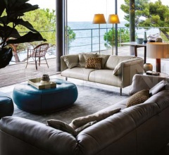 Трехместный диван John-John Трехместный диван John-John фабрика Poltrona Frau