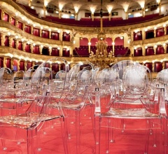 Стул с подлокотником Louis Ghost фабрика Kartell