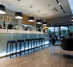 Барный табурет Charles Ghost фабрика Kartell