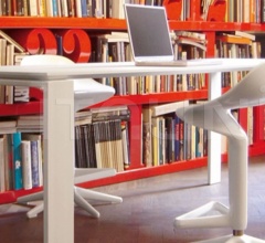 Стол обеденный Four Стол обеденный Four фабрика Kartell