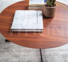 Кофейный столик Bob Кофейный столик Bob фабрика Poltrona Frau