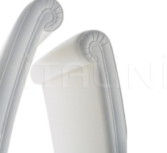 Стул с подлокотниками Vittoria Стул с подлокотниками Vittoria фабрика Poltrona Frau