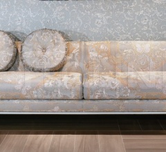 Столик Le Jardin Side Table Столик Le Jardin Side Table фабрика Versace Home