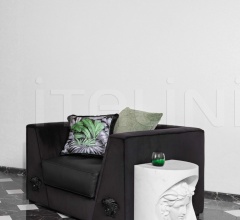 Кресло VIA GESU’ Кресло VIA GESU’ фабрика Versace Home