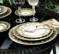 Стол обеденный Mesedia Стол обеденный Mesedia фабрика Versace Home