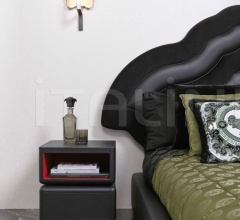 Тумбочка Vasmara Night Table Тумбочка Vasmara Night Table фабрика Versace Home