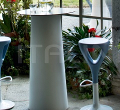 Столик LouLou Slim 70/105 Столик LouLou Slim 70/105 фабрика Serralunga