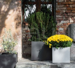 Кашпо Cubotti Deep Кашпо Cubotti Deep фабрика Serralunga