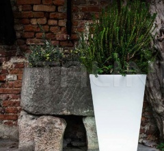 Кашпо Liscio Siena Кашпо Liscio Siena фабрика Serralunga