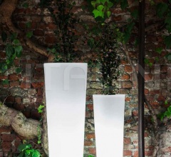 Кашпо Newpot фабрика Serralunga