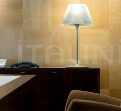 Итальянские Настольные светильники - Настольный светильник Romeo Moon T Итальянские Настольные светильники - Настольный светильник Romeo Moon T фабрика Flos