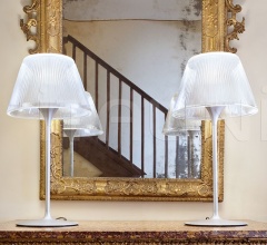 Итальянские Настольные светильники - Настольный светильник Romeo Moon T Итальянские Настольные светильники - Настольный светильник Romeo Moon T фабрика Flos