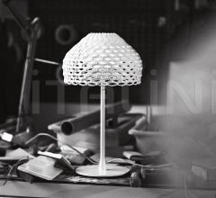 Итальянские Настольные светильники - Настольный светильник Tatou T Итальянские Настольные светильники - Настольный светильник Tatou T фабрика Flos