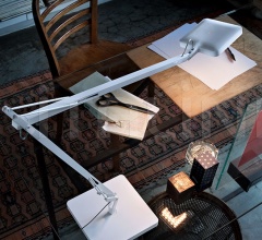 Итальянские Настольные светильники - Настольный светильник Kelvin Led Desk support (visible cable) Итальянские Настольные светильники - Настольный светильник Kelvin Led Desk support (visible cable) фабрика Flos