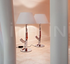 Итальянские Настольные светильники - Настольный светильник Guns - Table Gun Итальянские Настольные светильники - Настольный светильник Guns - Table Gun фабрика Flos