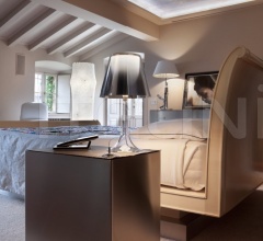 Итальянские Настольные светильники - Настольный светильник Miss K Итальянские Настольные светильники - Настольный светильник Miss K фабрика Flos