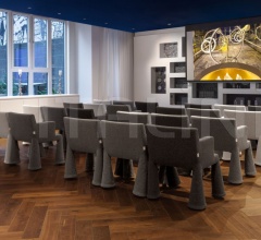 Стул с подлокотником V.I.P. Chair Стул с подлокотником V.I.P. Chair фабрика Moooi