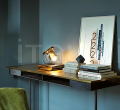 Настольный светильник The Globe 228 Настольный светильник The Globe 228 фабрика Oluce